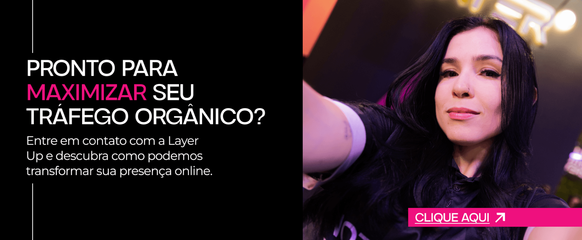 Mulher sorridente com texto sobre maximizar tráfego orgânico com a Layer Up.